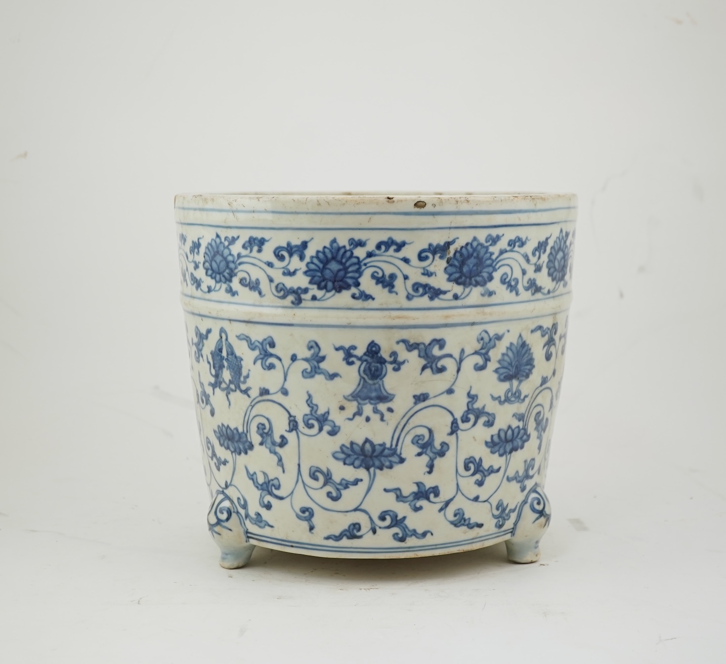 A large Chinese blue and white tripod censer, Ming Dynasty, 16th century